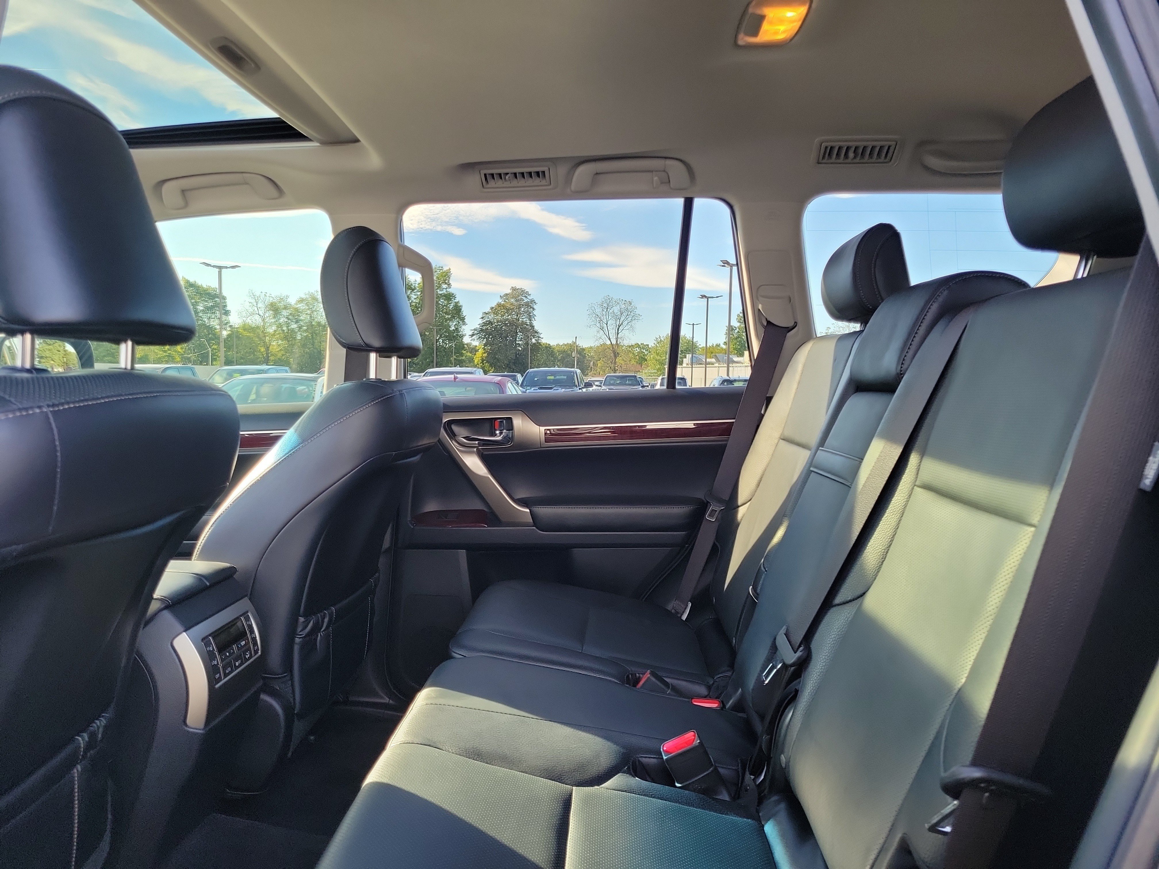 Used 2018 Lexus GX 460 Premium w/ Premium Package AWD/4WD image 11