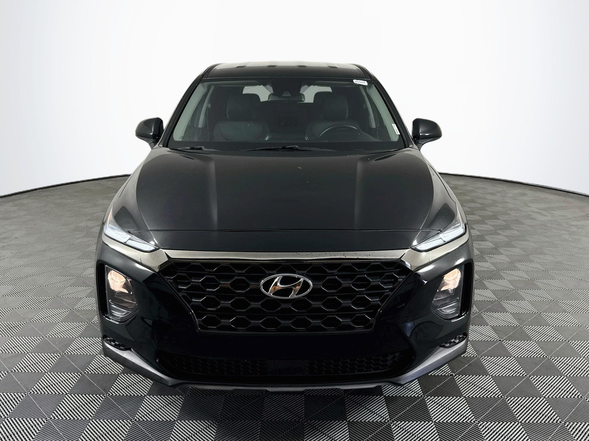 Used 2019 Hyundai Santa Fe SE AWD/4WD image 2