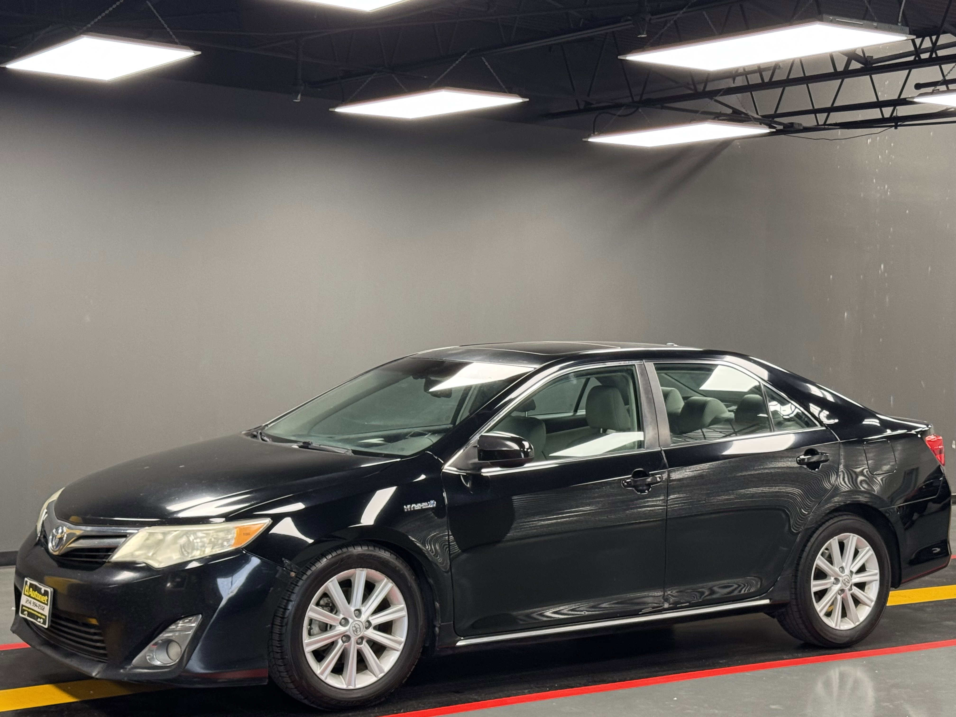 Used 2013 Toyota Camry LE image 1