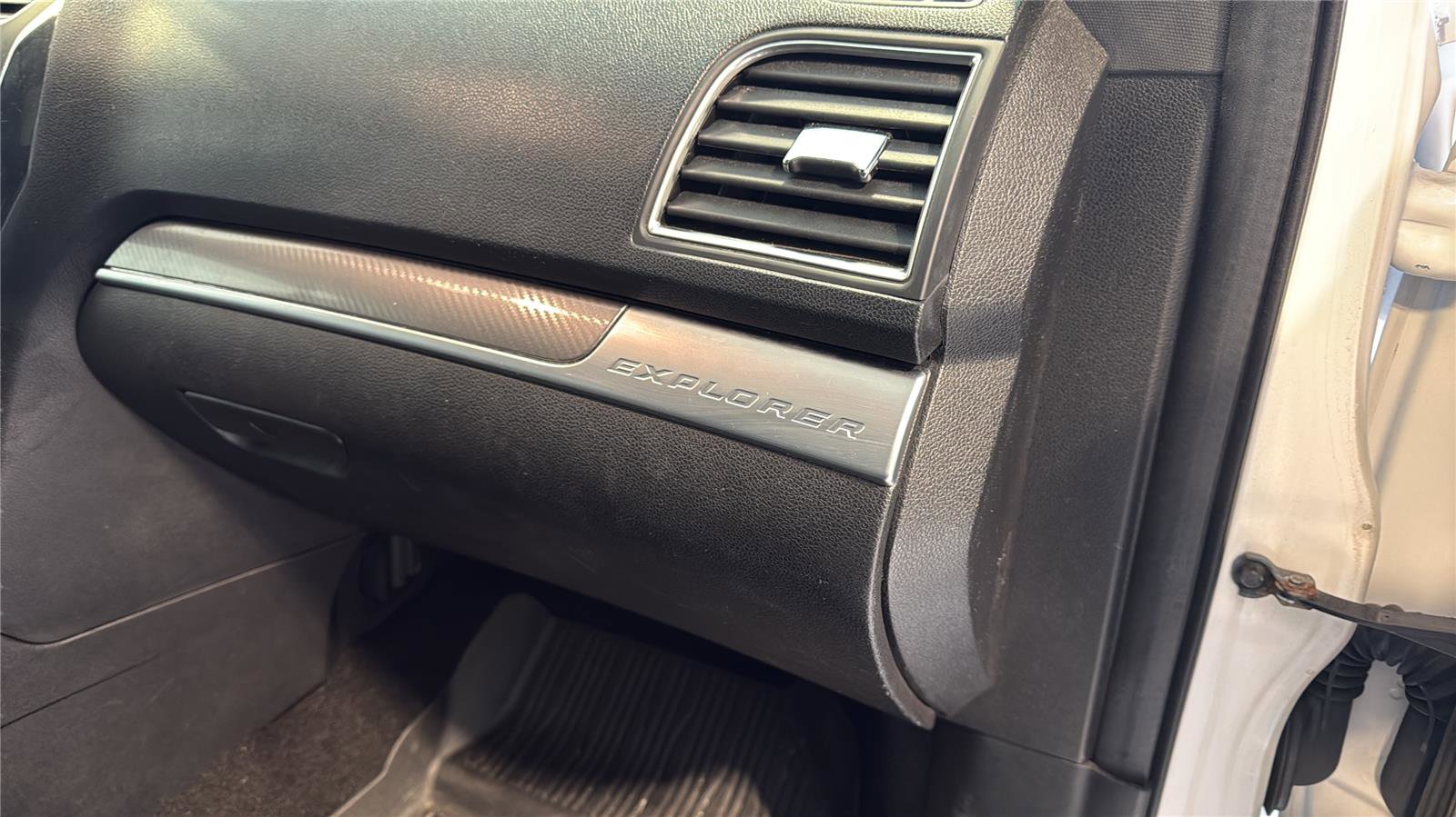 Used 2018 Ford Explorer Sport w/ Equipment Group 401A image 29