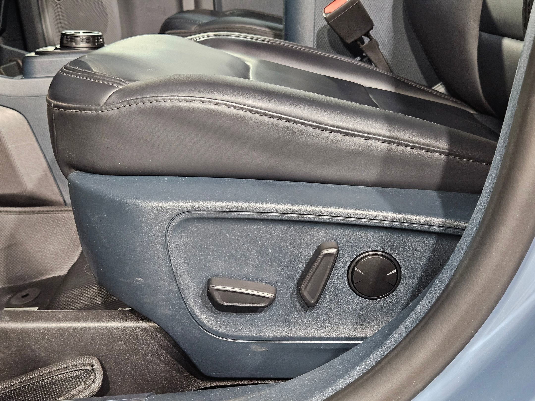 Used 2025 Ford Maverick Lariat w/ Black Appearance Package AWD/4WD image 23