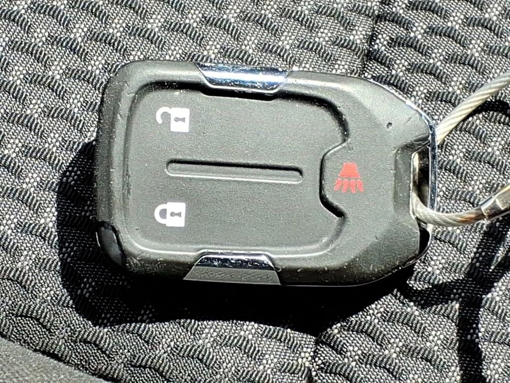 Used 2024 GMC Terrain SLE FWD image 28
