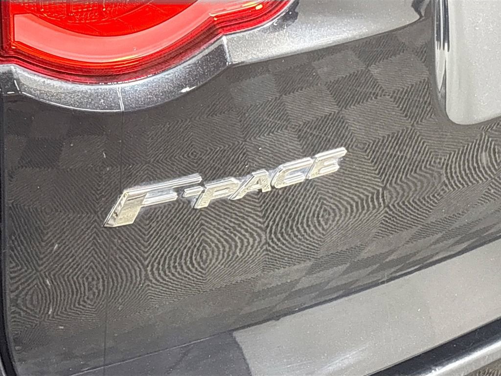 Used 2017 Jaguar F-PACE S image 25