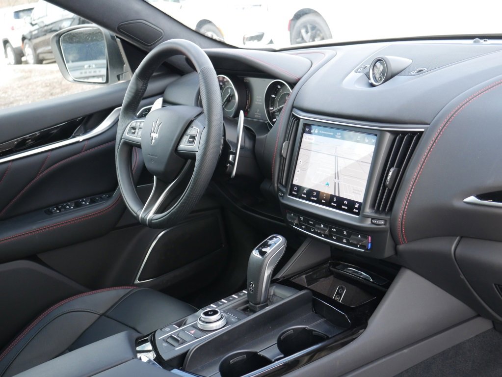 Used 2024 Maserati Levante GT Ultima image 3
