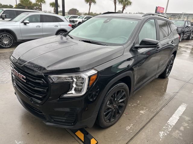 Used 2023 GMC Terrain SLE w/ Driver Convenience Package image 7