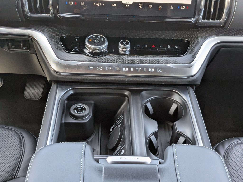 New 2027 Ford Expedition Platinum w/ Stealth Performance Package AWD/4WD image 18