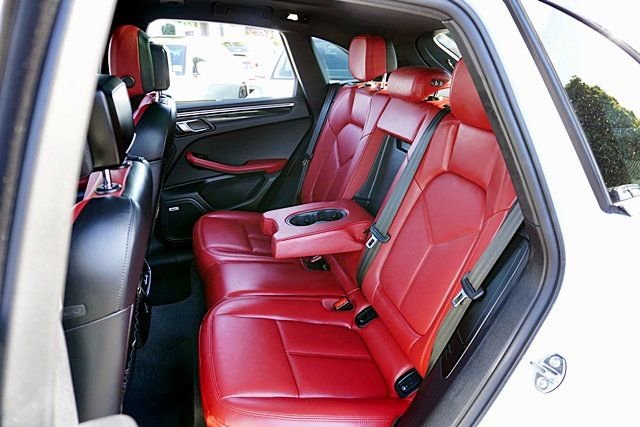 Used 2020 Porsche Macan S image 19