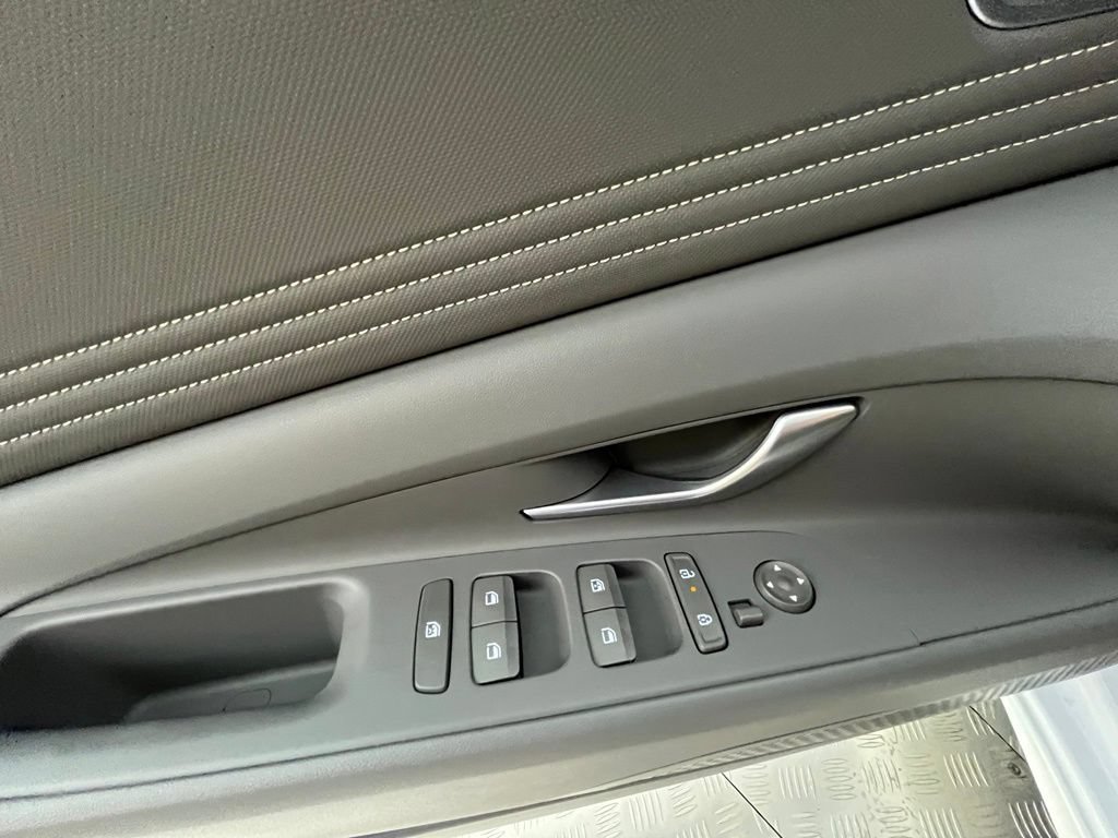 Used 2025 Hyundai Elantra SEL FWD image 42