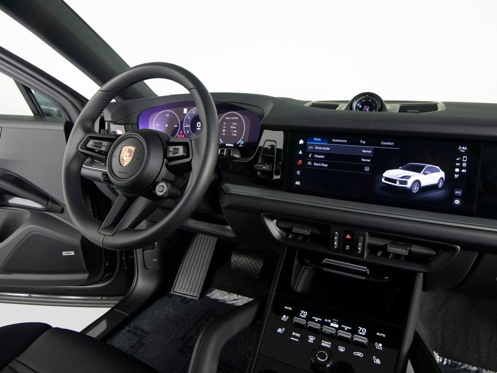 Certified 2025 Porsche Cayenne Coupe image 31