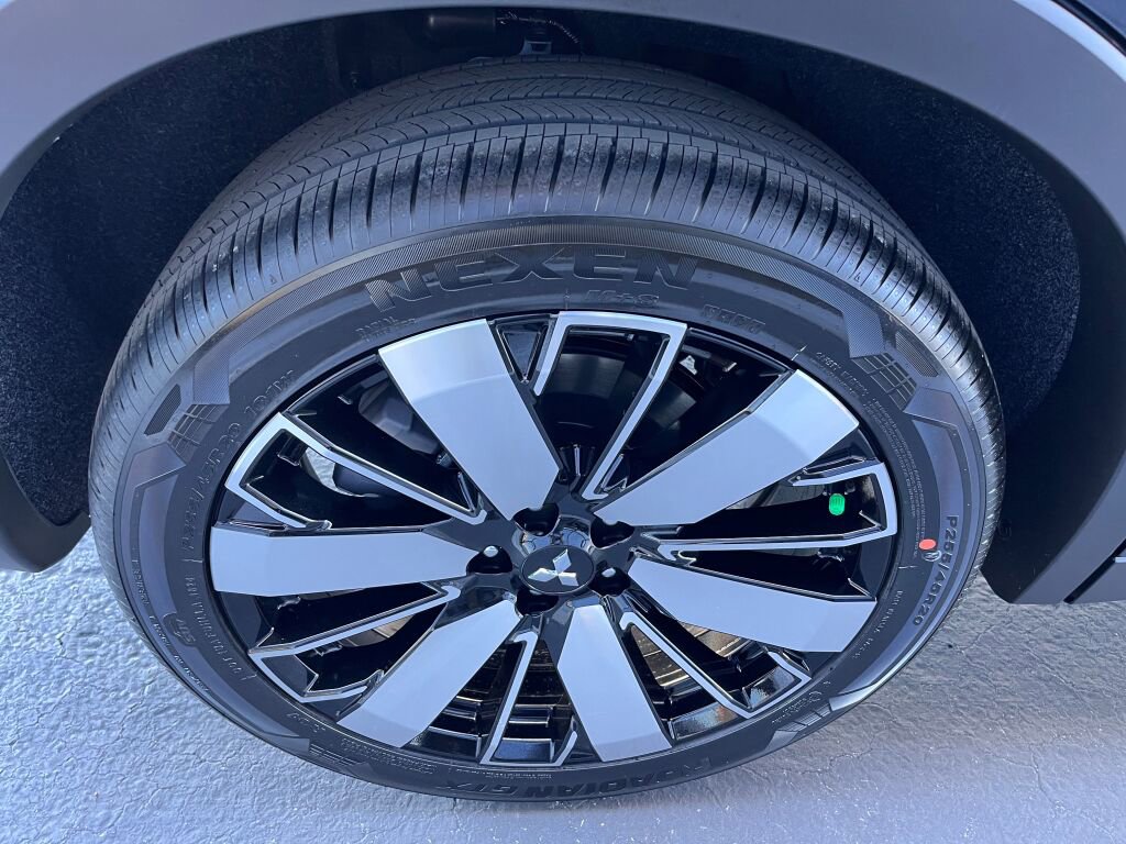 New 2025 Mitsubishi Outlander SE image 22
