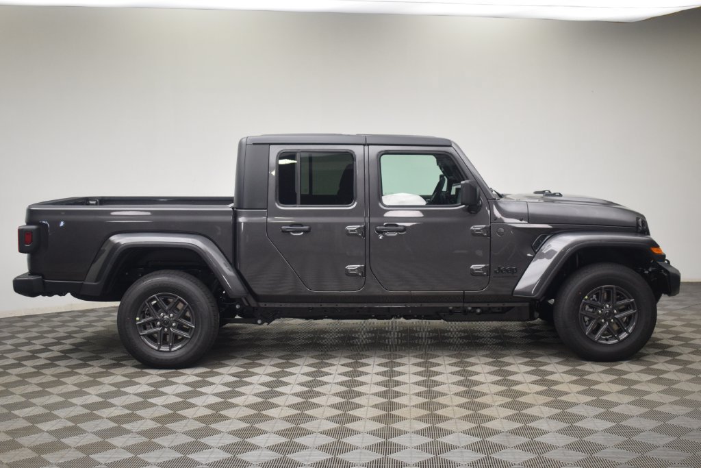 New 2026 Jeep Gladiator Sport AWD/4WD image 3
