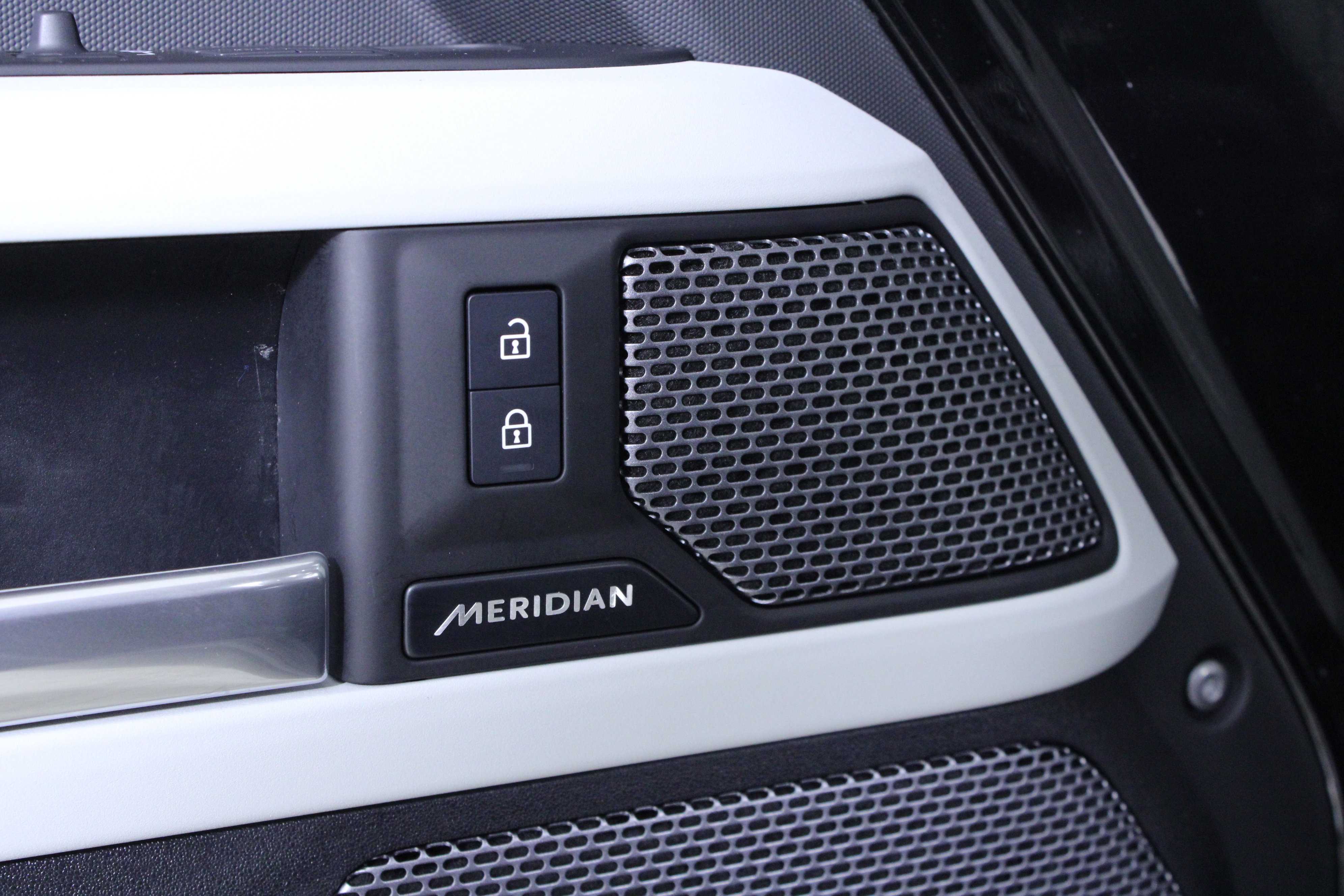 Used 2024 Land Rover Defender 110 S image 19