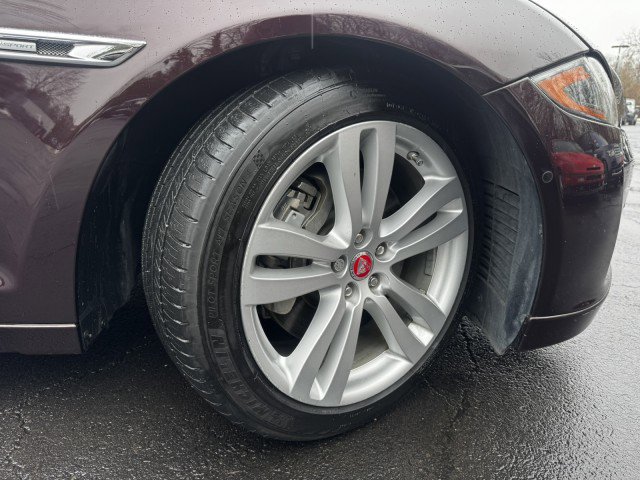 Used 2016 Jaguar XJ R-Sport RWD image 41