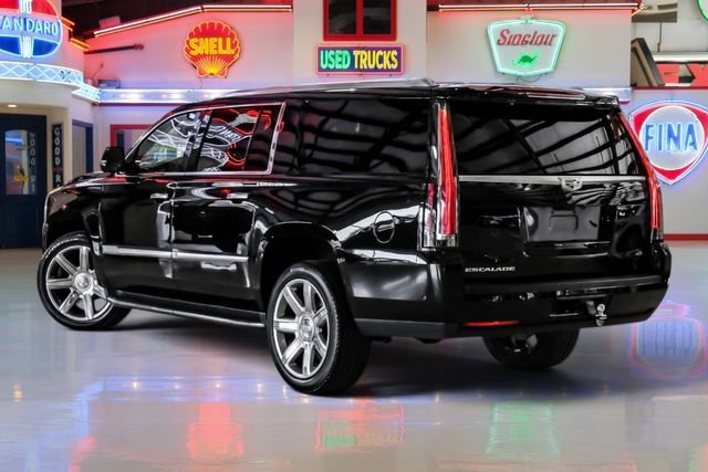 Used 2018 Cadillac Escalade ESV Premium Luxury AWD/4WD image 4