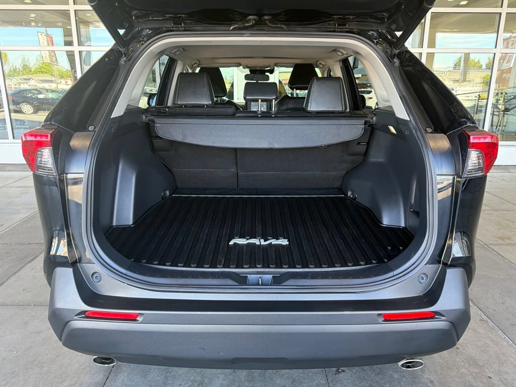 Certified 2022 Toyota RAV4 XLE Premium AWD/4WD image 15