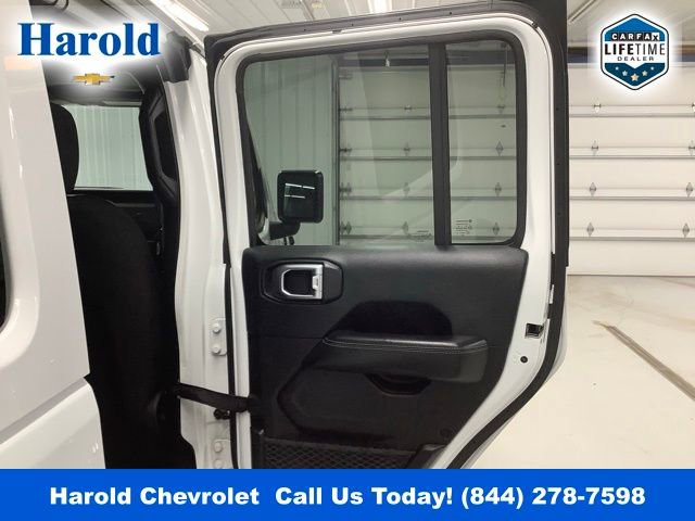 Used 2018 Jeep Wrangler Unlimited Sahara w/ Cold Weather Group image 8