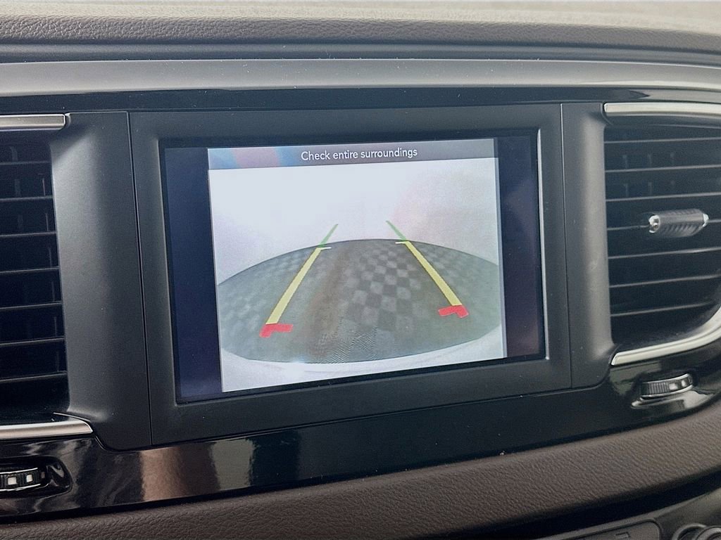 Used 2020 Chrysler Pacifica Touring image 19