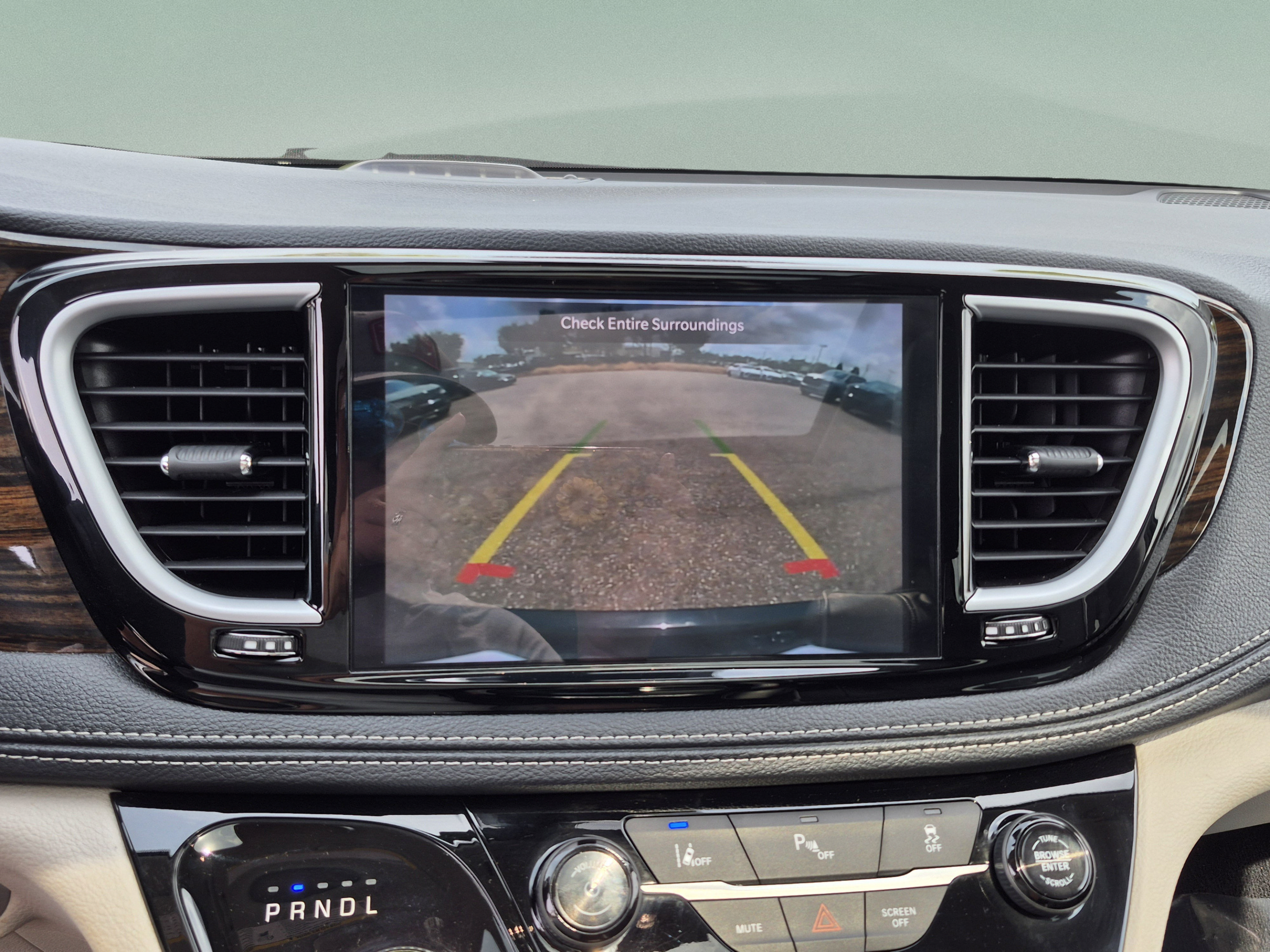 Used 2023 Chrysler Pacifica Limited FWD image 26