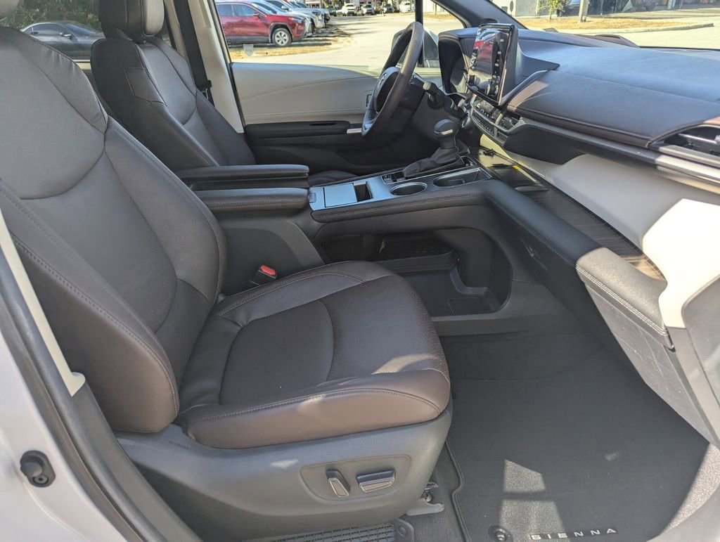 Certified 2024 Toyota Sienna Platinum image 14