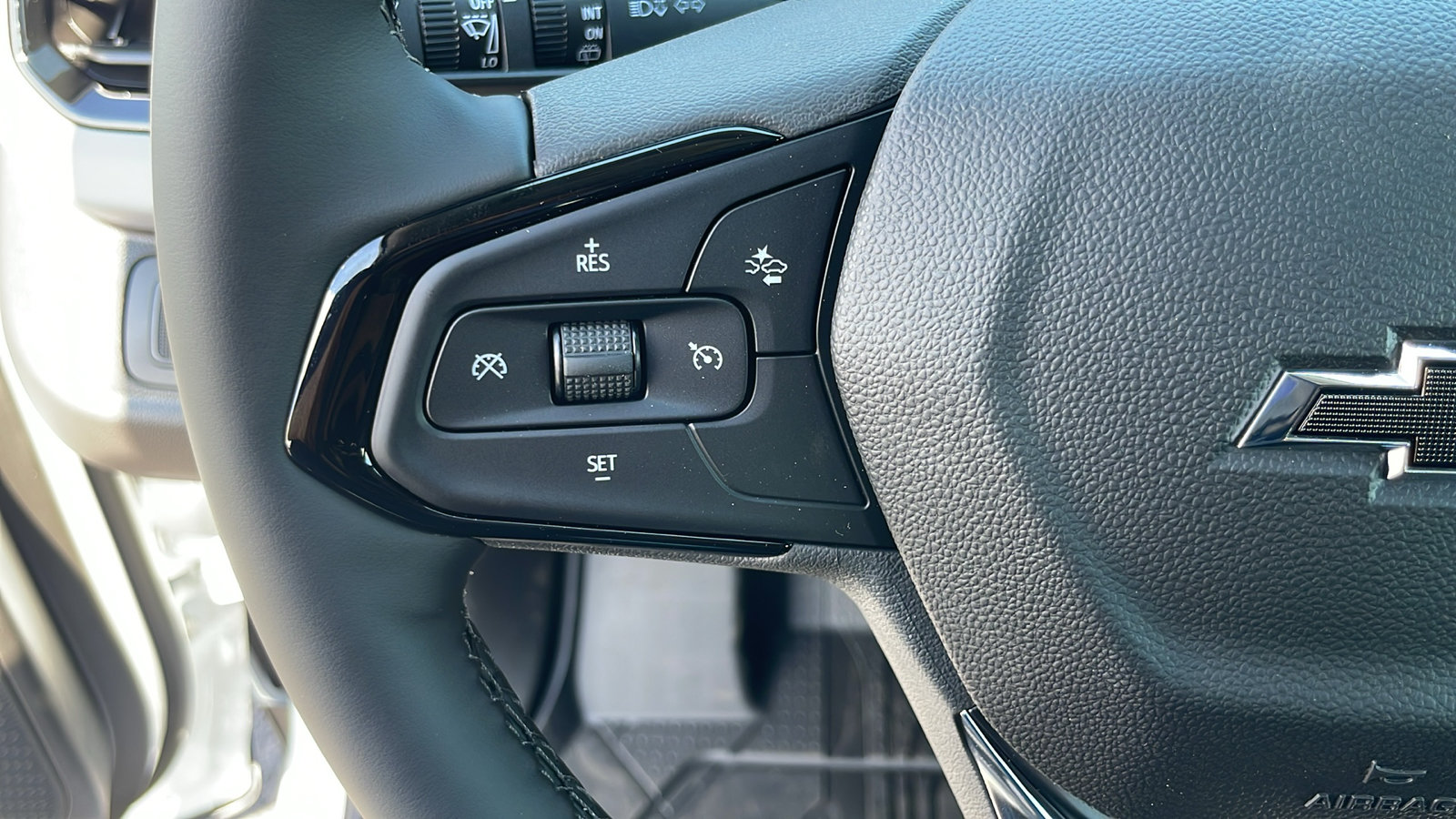 New 2027 Chevrolet Bolt LT w/ Comfort Package FWD image 24