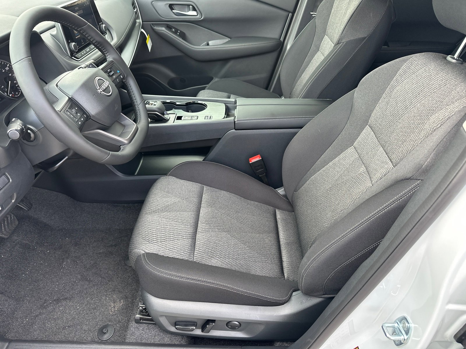 New 2026 Nissan Rogue SV image 9