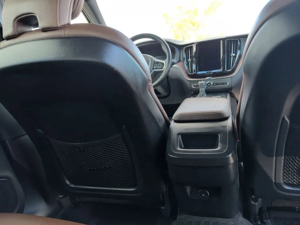 Used 2021 Volvo XC60 T5 Momentum image 25