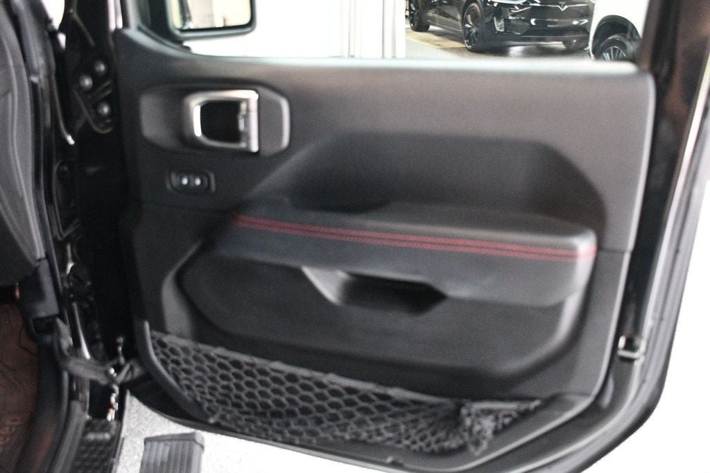Used 2018 Jeep Wrangler Unlimited Rubicon AWD/4WD image 25