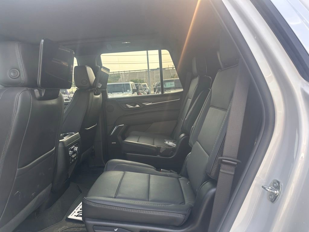 Used 2024 GMC Yukon Denali w/ Denali Reserve Package RWD image 6