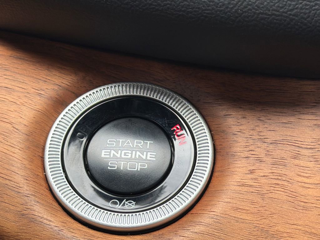 Used 2025 Jeep Grand Cherokee Summit image 40