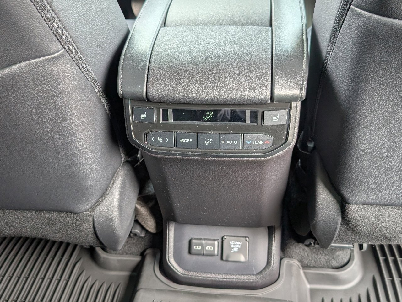 Used 2024 Toyota Highlander Platinum AWD/4WD image 8