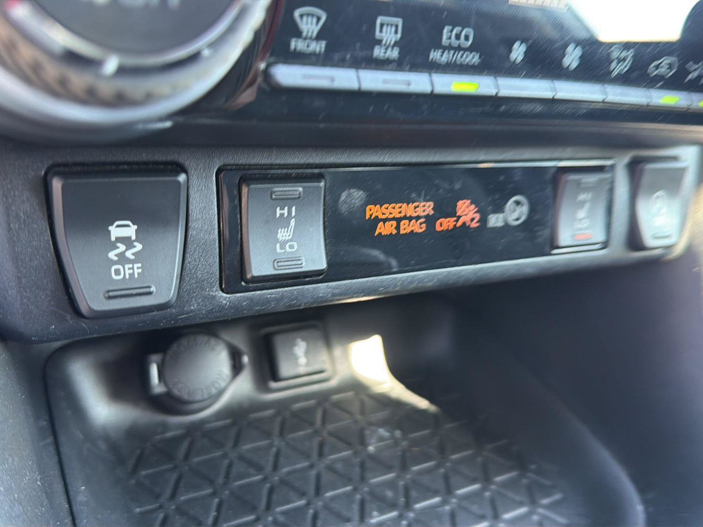 Used 2021 Toyota RAV4 XLE w/ Convenience Package AWD/4WD image 28