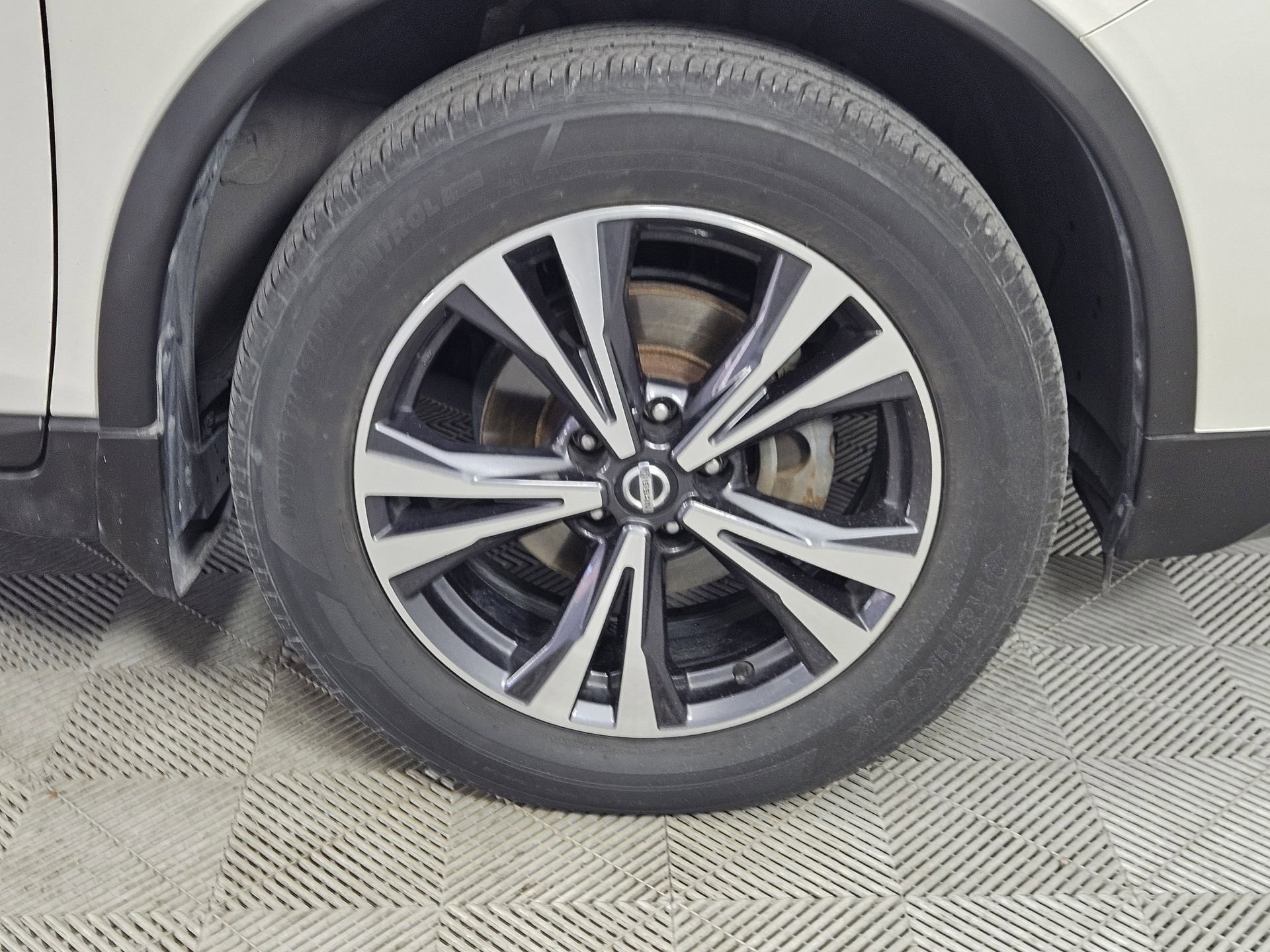 Used 2018 Nissan Rogue SL w/ Premium Package AWD/4WD image 10
