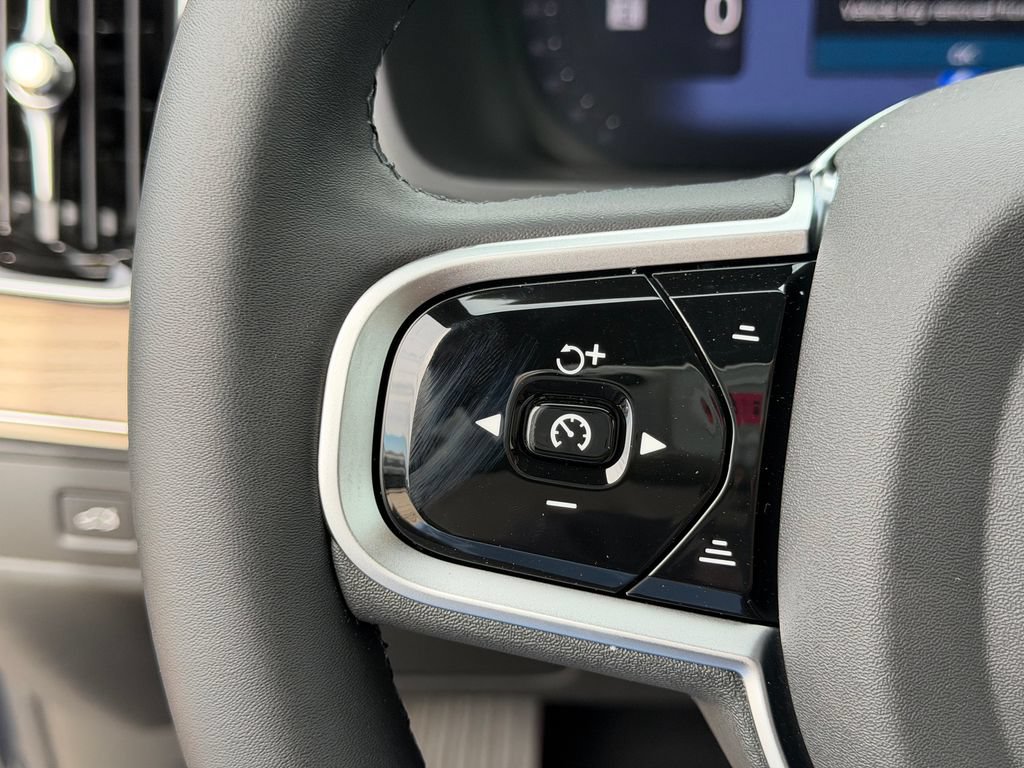 New 2026 Volvo XC90 B6 Plus w/ Protection Package Premier AWD/4WD image 19