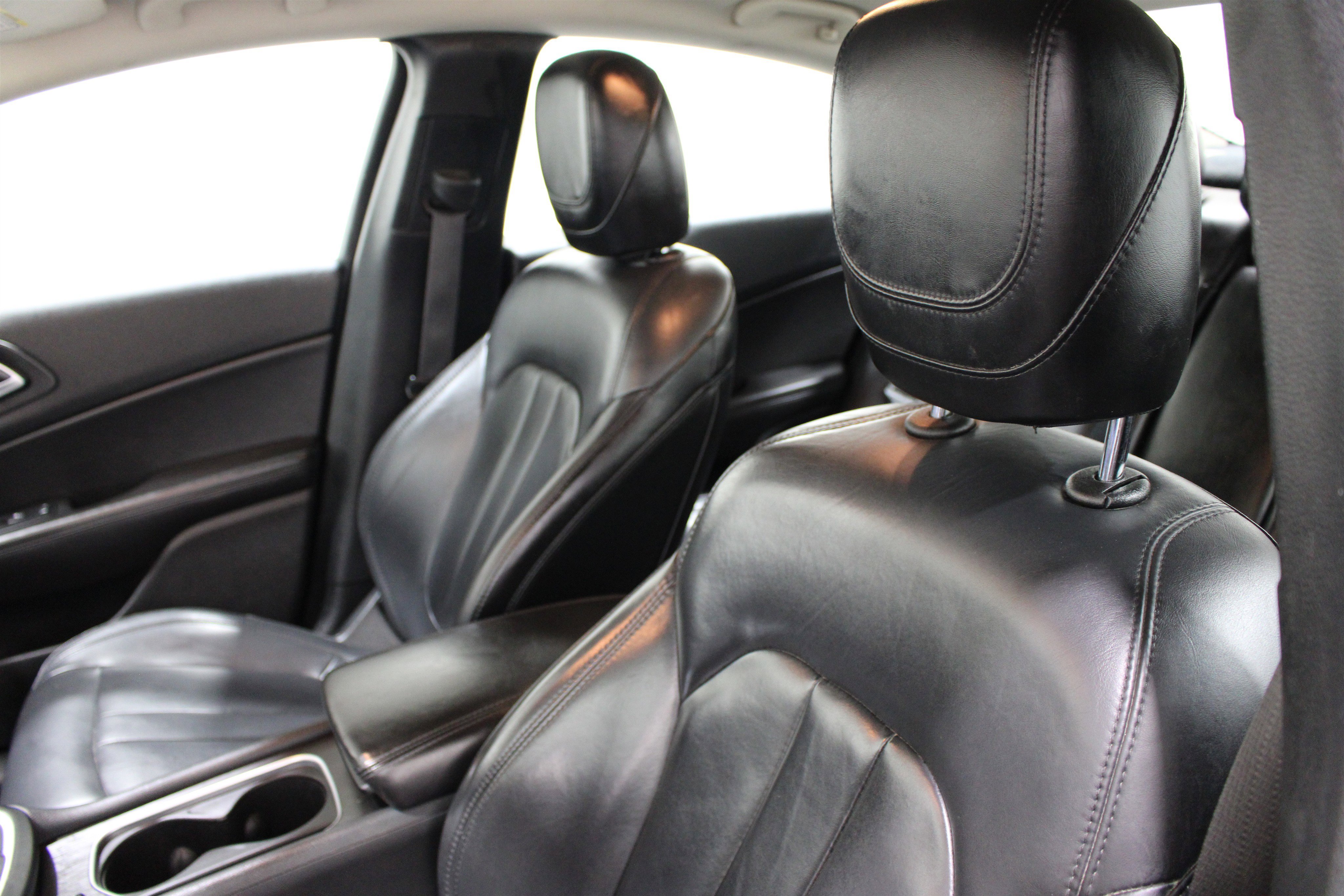 Used 2017 Chrysler 200 Limited Platinum FWD image 4