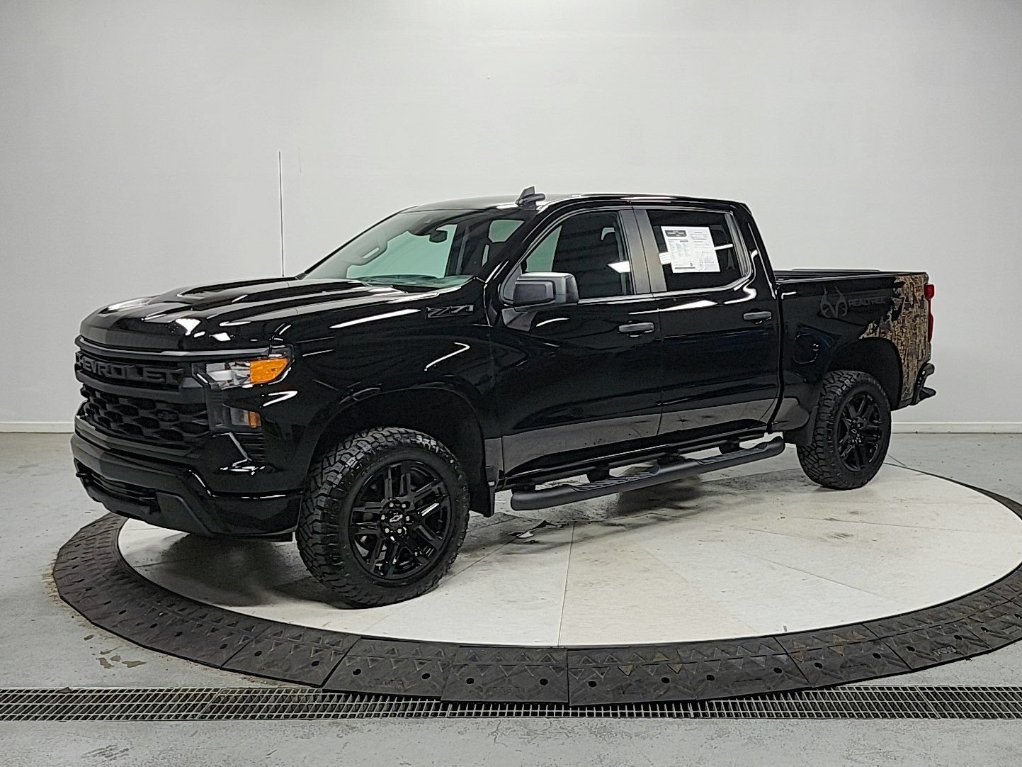 Used 2024 Chevrolet Silverado 1500 Custom Trail Boss w/ Realtree Special Edition AWD/4WD image 3
