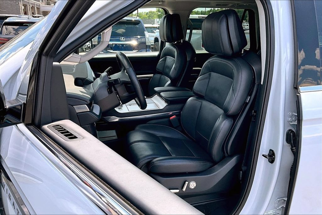 Used 2025 Lincoln Navigator L Reserve AWD/4WD image 23