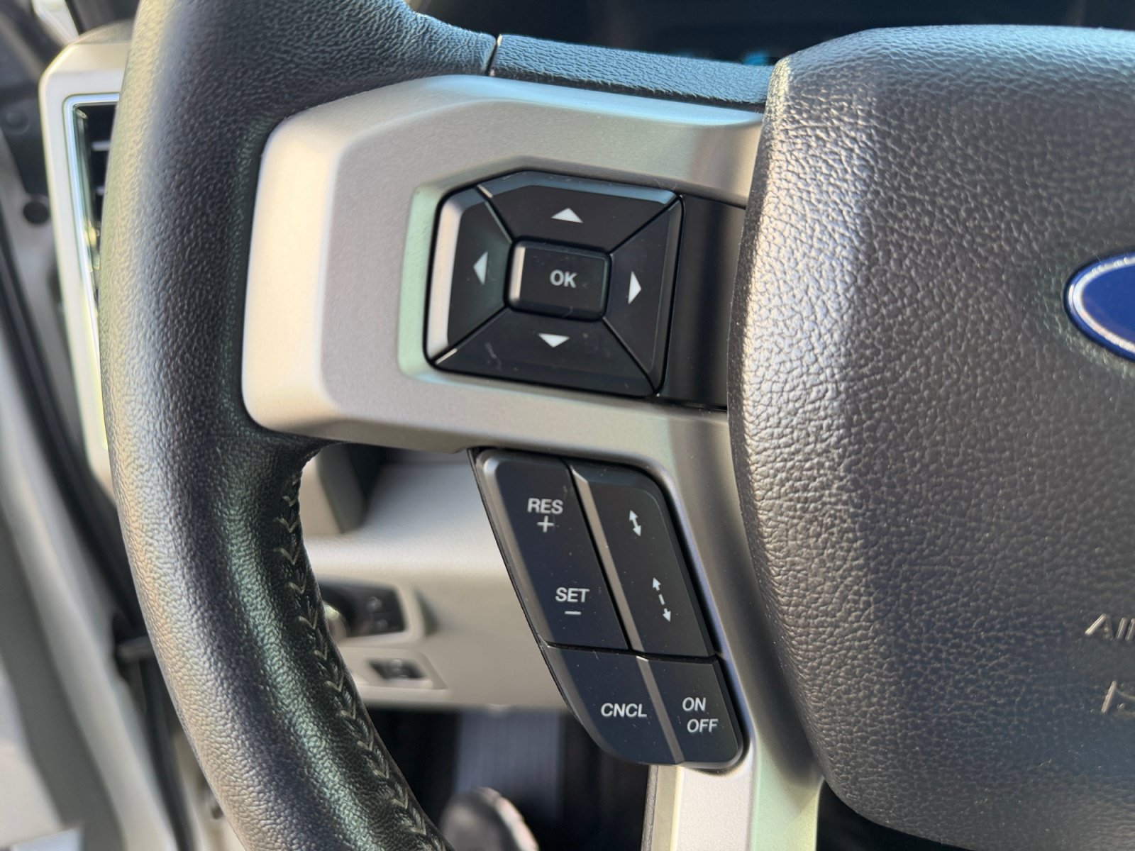 Used 2019 Ford F150 Lariat w/ Equipment Group 502A Luxury AWD/4WD image 18