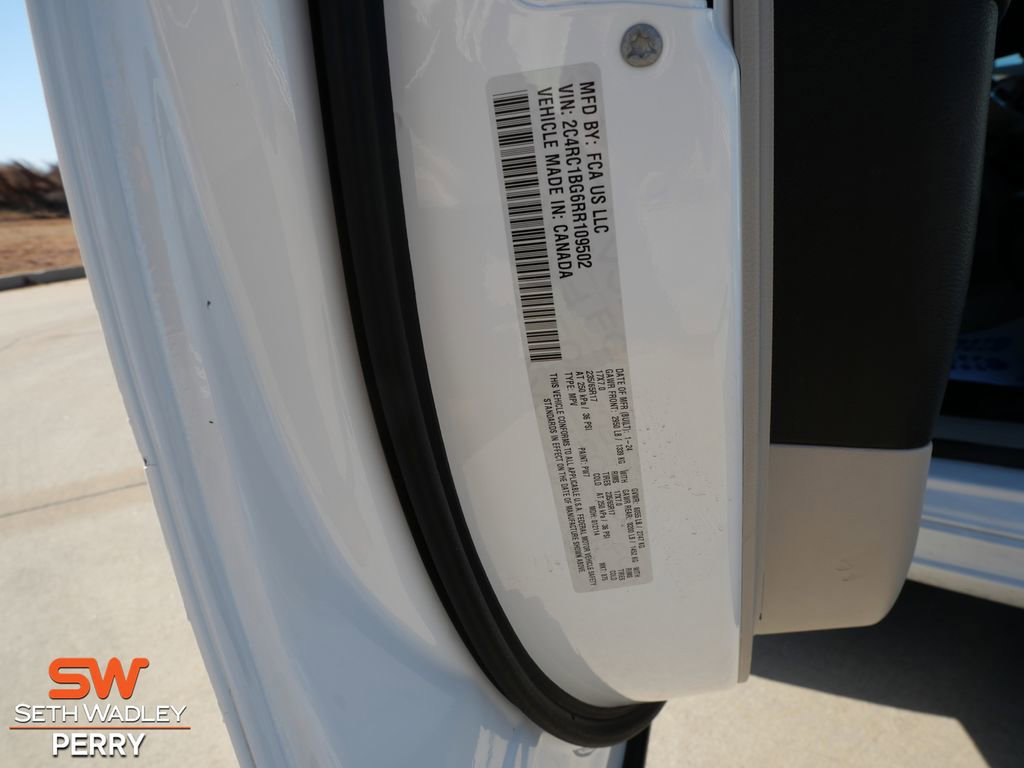 Used 2024 Chrysler Pacifica Touring-L image 22
