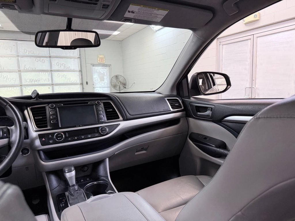Used 2015 Toyota Highlander XLE AWD/4WD image 31