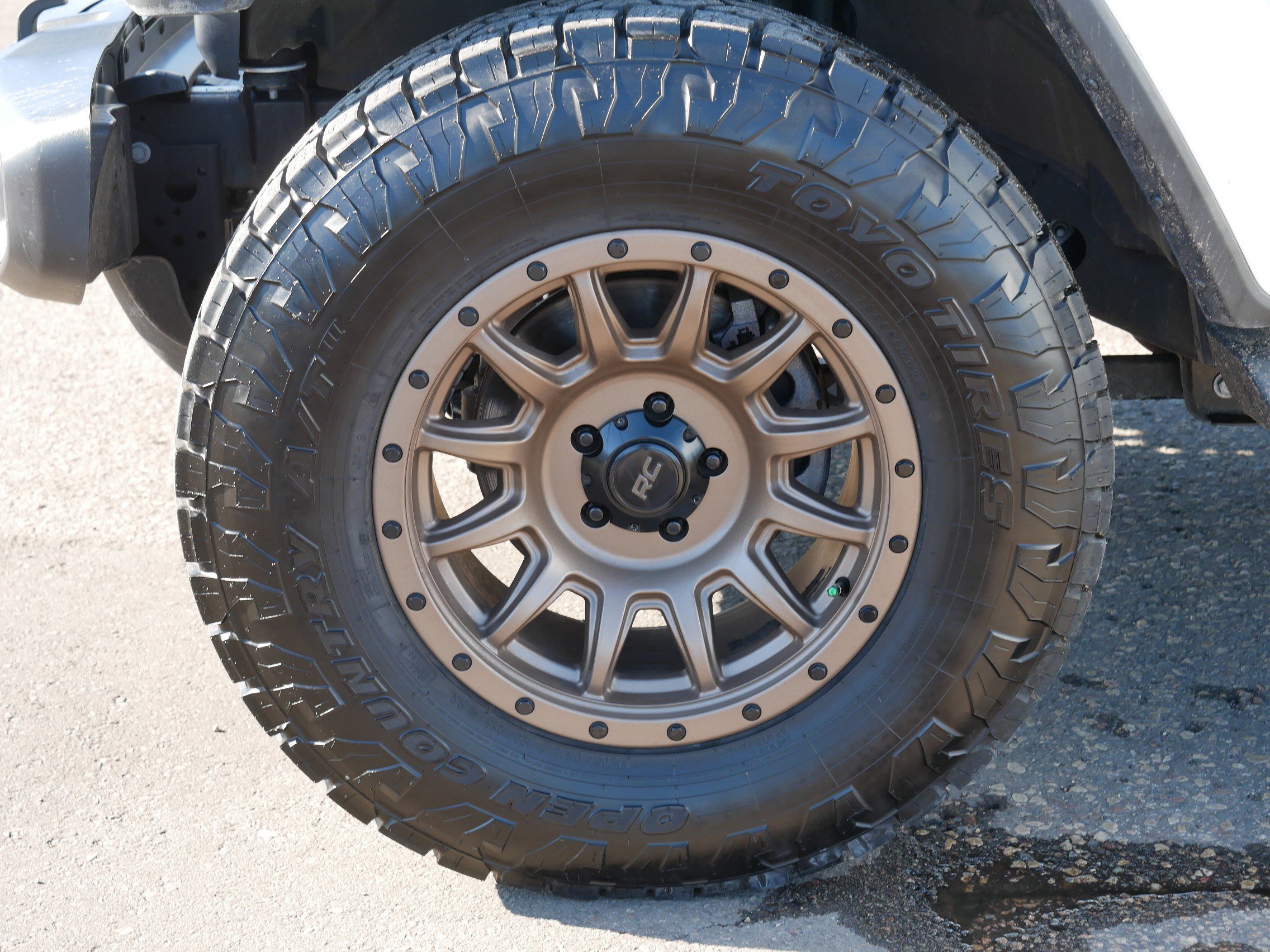 Used 2024 Jeep Wrangler Sahara w/ Technology Group image 15