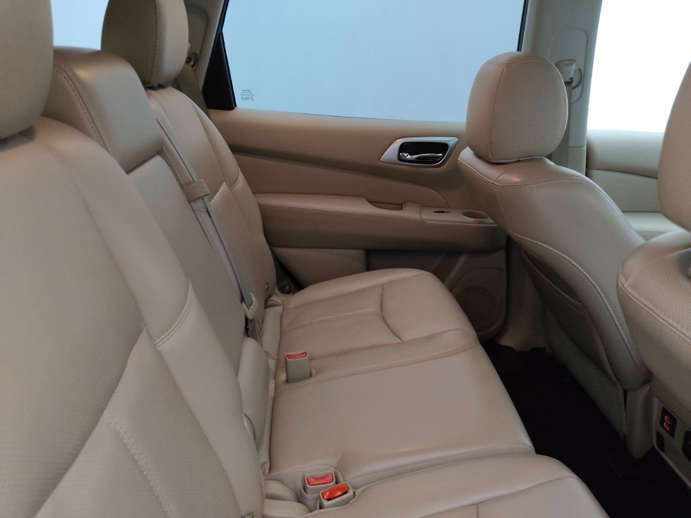 Used 2018 Nissan Pathfinder Platinum image 19