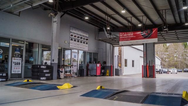 Used 2017 Nissan Sentra SR image 16