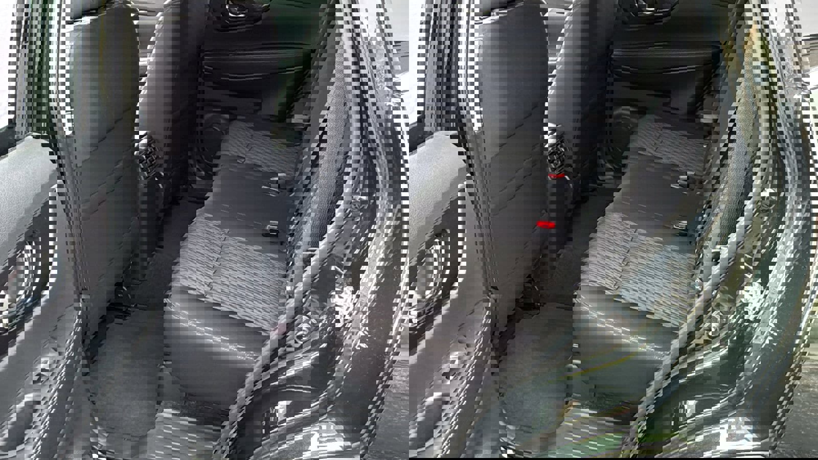 Used 2018 Nissan Rogue SV w/ Premium Package image 22