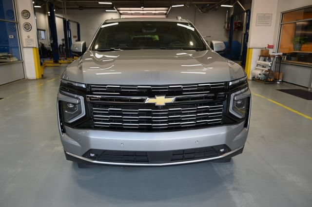 Used 2025 Chevrolet Suburban High Country AWD/4WD image 2