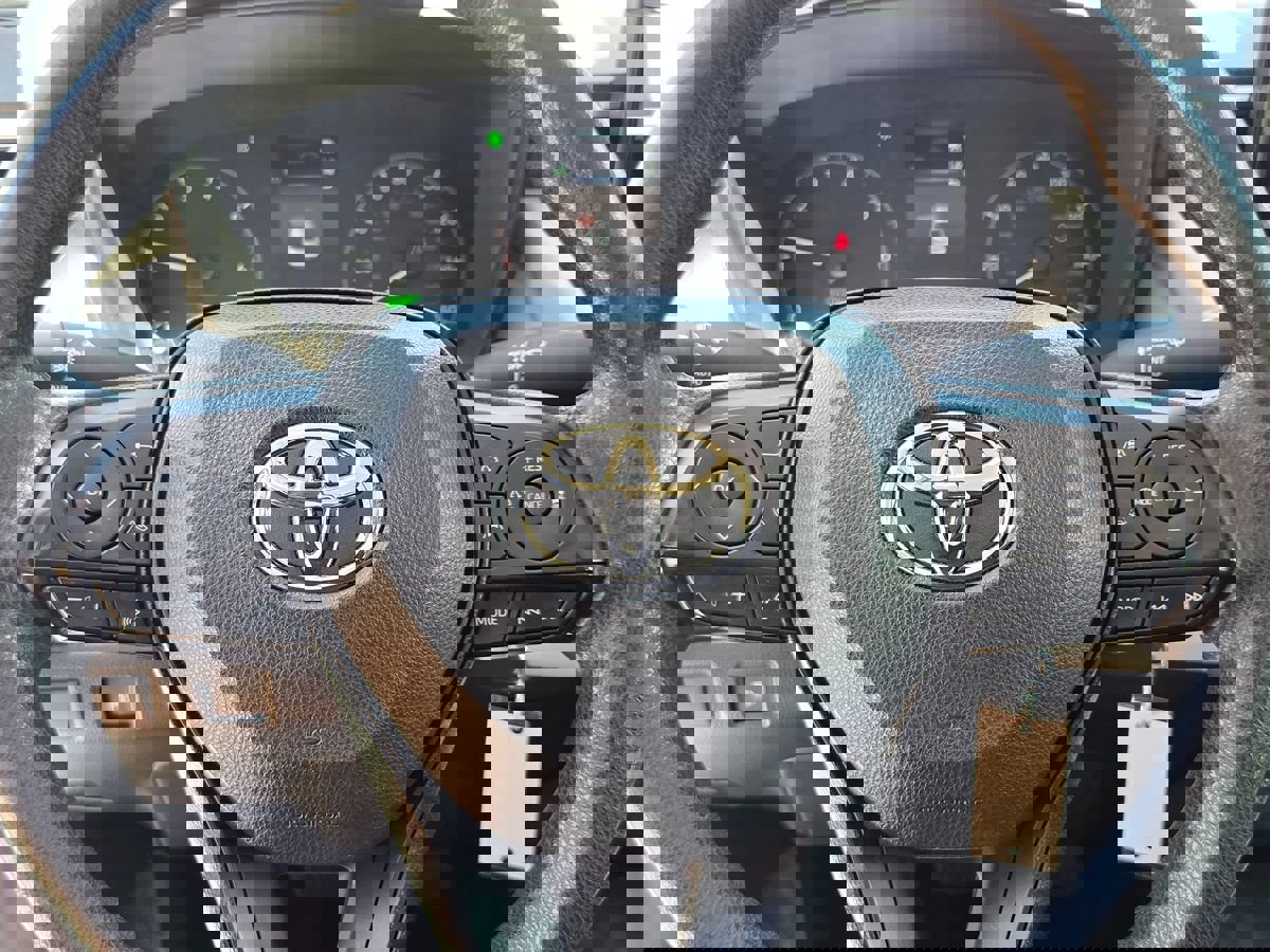 Used 2023 Toyota Corolla LE image 33