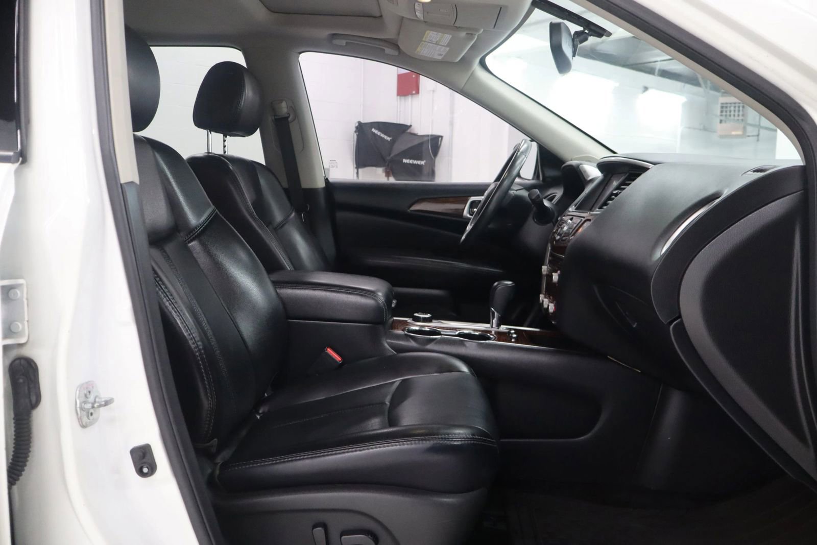 Used 2017 Nissan Pathfinder Platinum w/ Cargo Package AWD/4WD image 24
