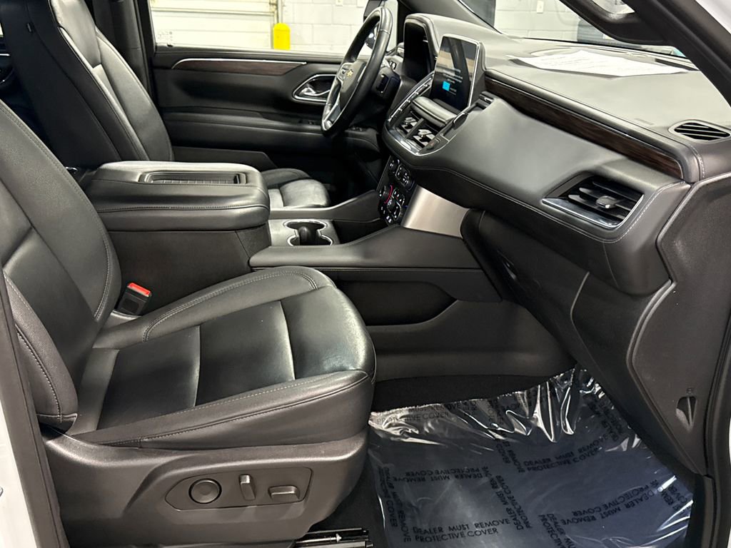 Used 2023 Chevrolet Suburban LT w/ Luxury Package image 18