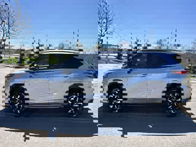 Used 2022 Toyota Highlander XSE image 2