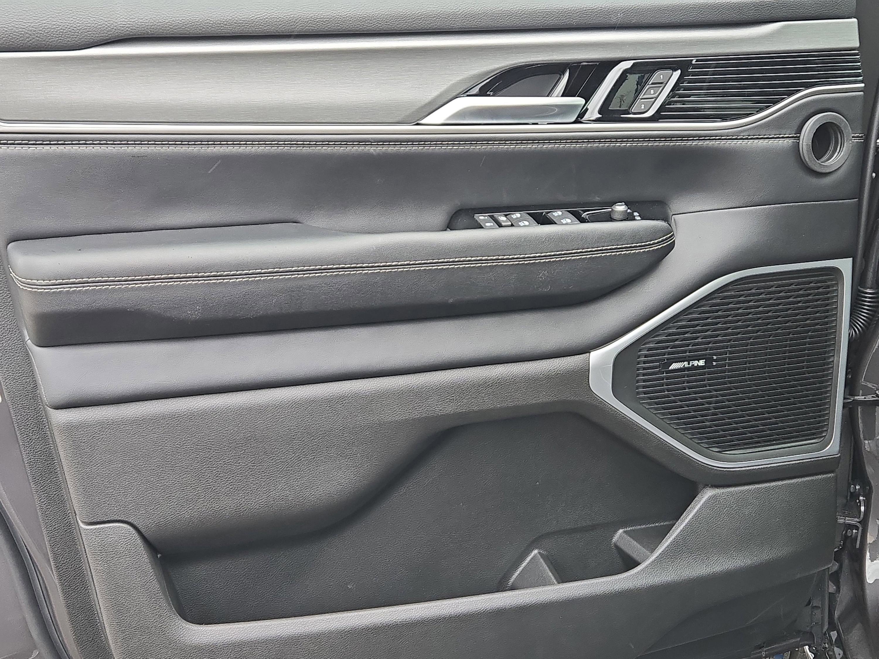 New 2025 Jeep Wagoneer L Series II w/ Premium Group I image 13