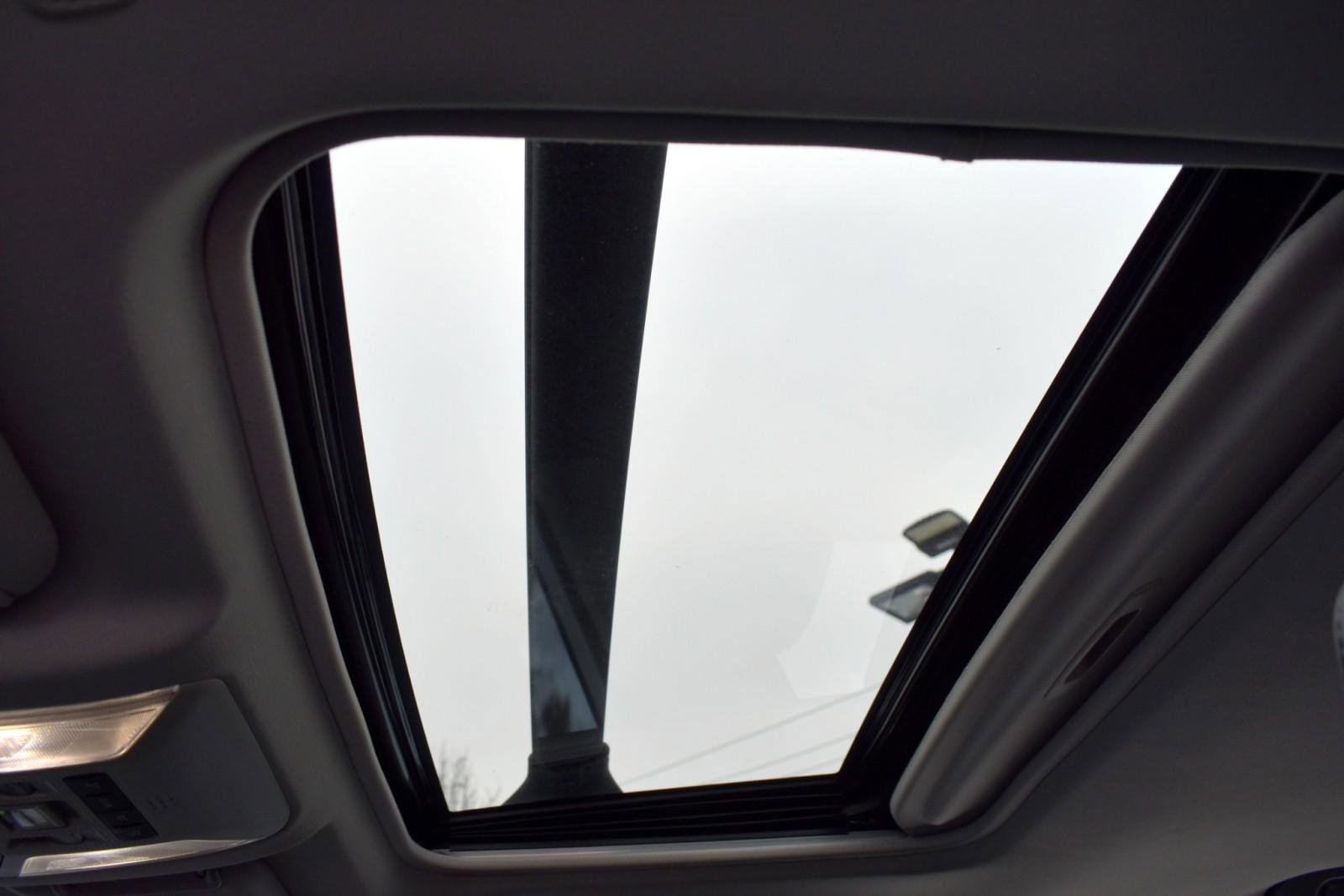 Used 2023 Toyota RAV4 Limited image 23